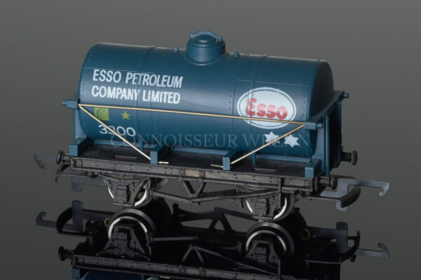 Wrenn P4 Tank Wagon "Esso Petroleum Company" Esso W5039-0