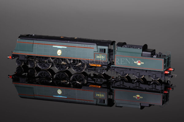 Hornby Model Railways "Winston Churchill" Battle Britain Class Locomotive R2385-3220