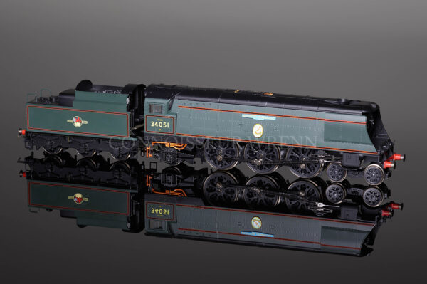 Hornby Model Railways "Winston Churchill" Battle Britain Class Locomotive R2385-0