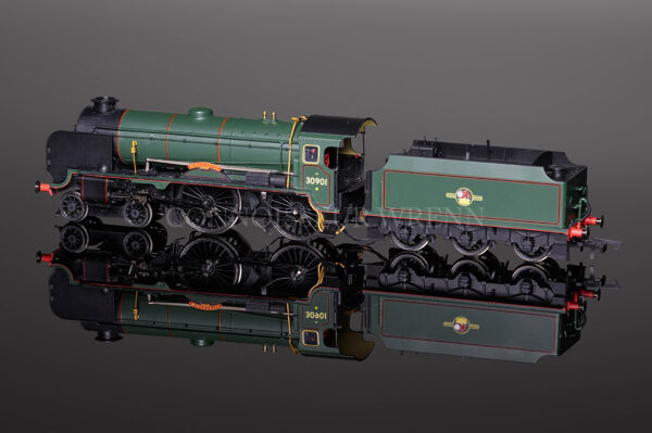 Hornby Model Railways "Winchester" Schools Class SUPER DETAIL Locomotive R2845-3225