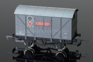 Wrenn Ventilated Van "ROBERTSONS" Grey / White 12T Rolling Stock W5010-0