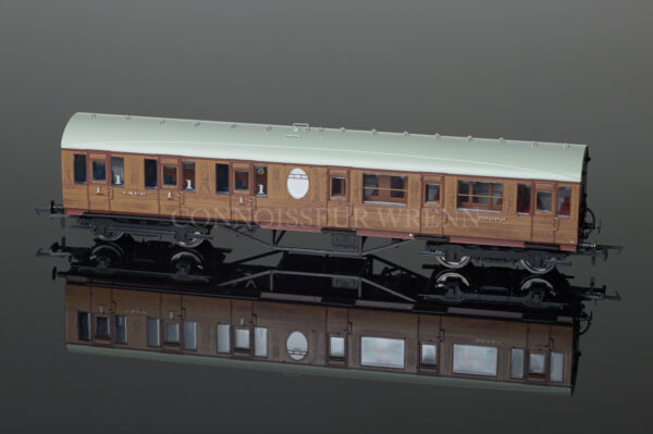 Hornby Model Railways Thompson Suburban Lavatory Composite R4572-1780