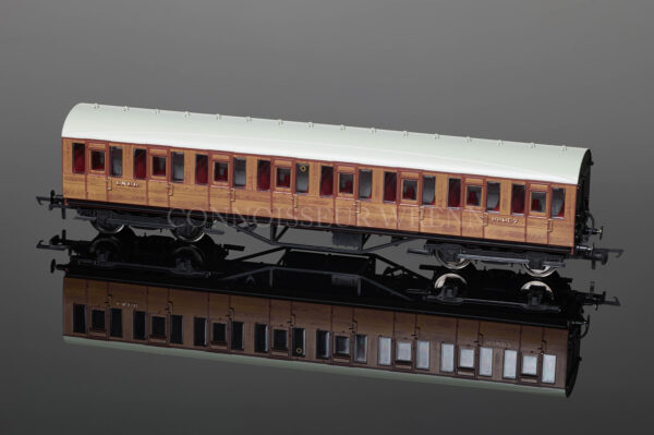 Hornby Model Railways Thompson Suburban THIRD Class Coach R4573-0