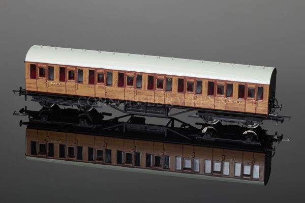 Hornby Model Railways Thompson Suburban THIRD Class Coach R4573-2319