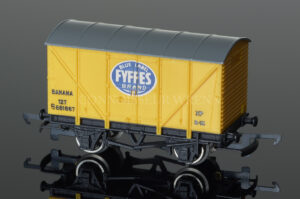 Wrenn Ventilated Van "FYFFES DARK YELLOW" 12T SHORT BOX W5022-0