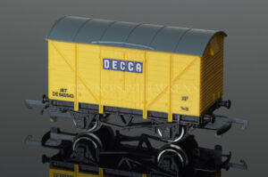 Wrenn Ventilated Van "DECCA" 12T DE545543 Rolling Stock W5054-0