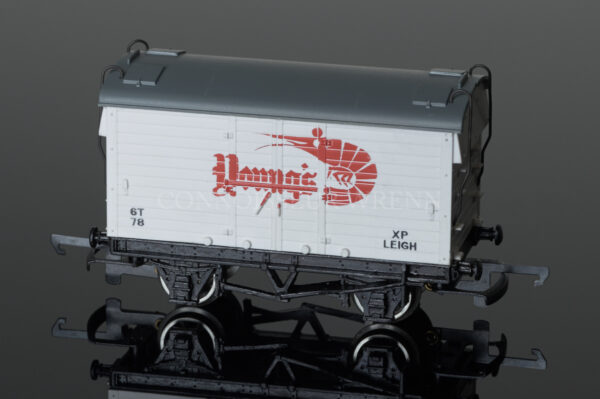 Wrenn Mica B Van "YOUNGS " Refrigerated Rolling Stock W5052-0