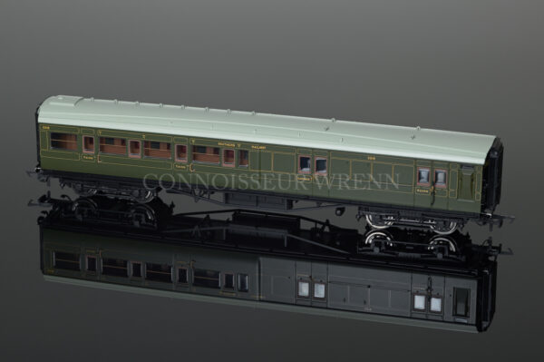 Hornby Model Railways SR Green Maunsell Four Compartment 3rd Class Coach R4394A-0