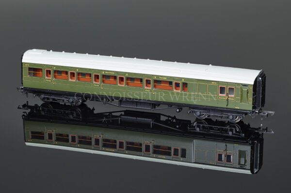 Hornby Railways SR Green Maunsell Brake Compsite Coach R4318C-2418