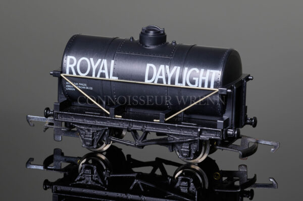 Wrenn Tank Wagon "ROYAL DAYLIGHT" SHORT BOX. Rolling Stock W5062-2467