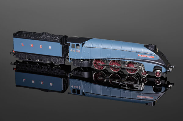 Wrenn P3 "Sir Nigel Gresley" 4498 LNER Garter Blue Class A4 Pacific W2212/A-0