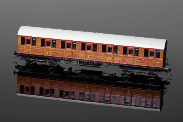 Hornby Model Railways LNER Gresley Suburban 1st Class Coach (32078) R4515-0