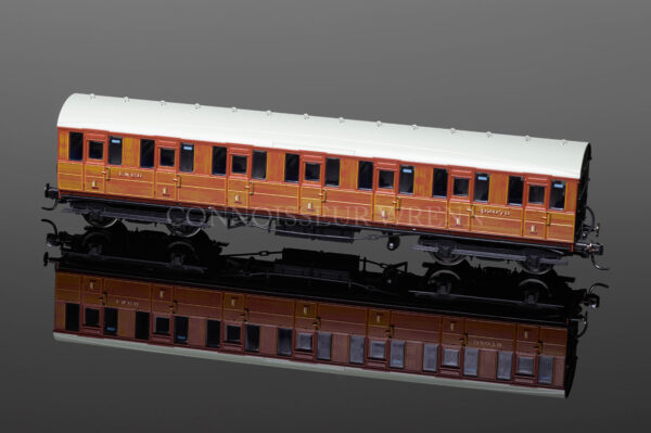 Hornby Model Railways LNER Gresley Suburban 1st Class Coach (32078) R4515-2705