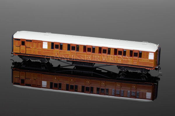 Hornby Model Railways LNER TEAK Corridor Brake Coach (32558) R4170A-0