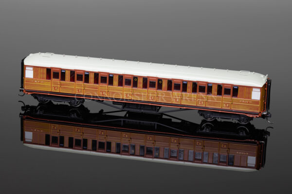 Hornby Model Railways LNER TEAK Corridor 3rd Class Coach (24398) R4172D-0
