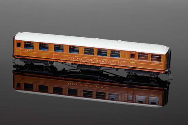 Hornby Model Railways LNER TEAK BUFFET CAR (21608) R4173-2729
