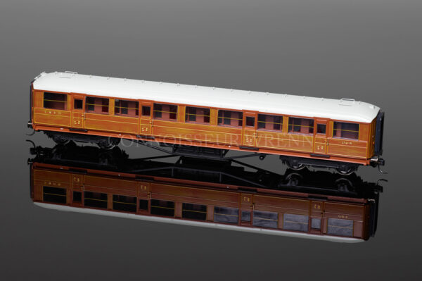 Hornby Model Railways LNER TEAK Corridor 3rd Class Coach (364) R4172A-2721