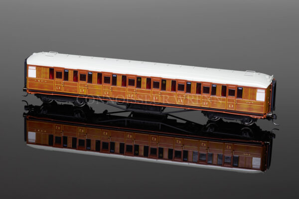 Hornby Model Railways LNER TEAK Corridor 3rd Class Coach (364) R4172A-0
