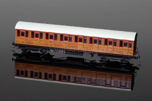 Hornby Model Railways LNER Gresley Suburban 3rd Class Coach (3182) R4516-0