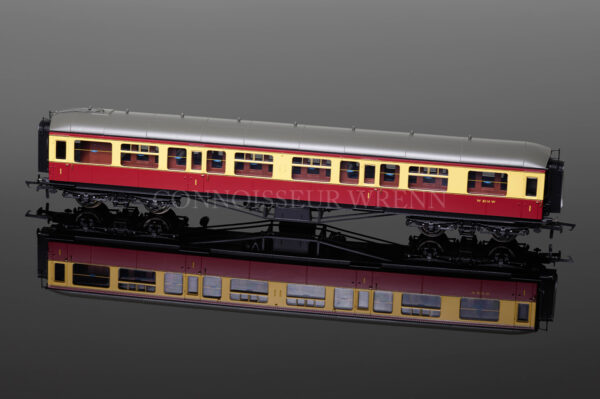 Hornby Model Railways BR Hawksworth Coach 1st Class W 8114 W ref. R4493 -2959