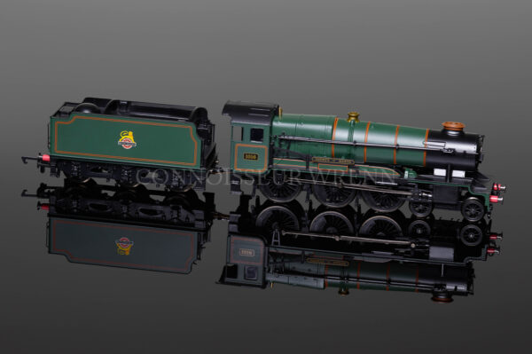 Hornby County Class "County of Hants" 4-6-0 BR Green running no. 1016 model R3279-0