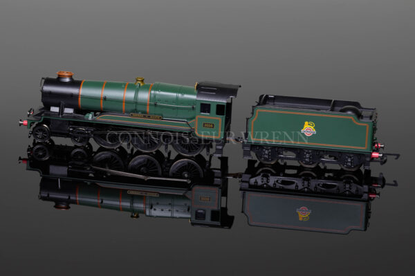 Hornby County Class "County of Hants" 4-6-0 BR Green running no. 1016 model R3279-2801
