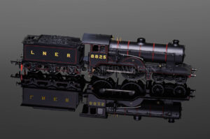 Hornby Railways LNER 4-4-0 D16 Class Loco running no. 8825 model R3233-0
