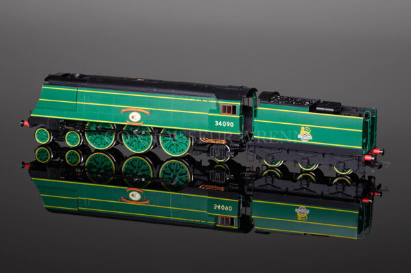 Hornby BR "SIR EUSTACE MISSENDEN" 34090 West Country Class R2692-3144
