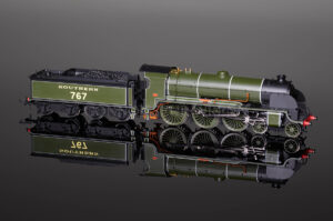 Hornby Model Railways "SIR VALENCE" King Arthur Class N15 SUPER DETAIL Locomotive R2836-0