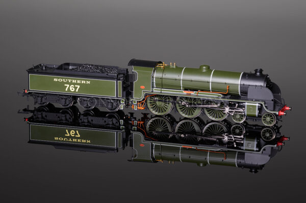 Hornby Model Railways "SIR VALENCE" King Arthur Class N15 SUPER DETAIL Locomotive R2836-0