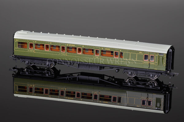 Hornby Model Railways SR Green Maunsell Brake Composite Coach R4318A-3042