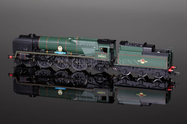 Hornby Model Railways "17 SQUADRON" Battle Britain Class SUPER DETAIL R2587-3454