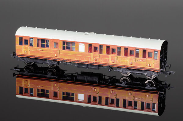 Hornby Model Railways LNER Gresley Suburban Lavatory Coach (32456) R4517-0