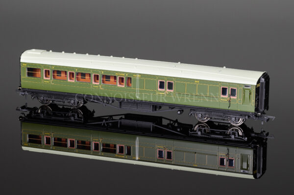 Hornby Model Railways SR Green Maunsell Four Compartment 3rd Class Coach R4394B-3459