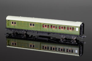 Hornby Model Railways SR Green Maunsell Four Compartment 3rd Class Coach R4394B-0