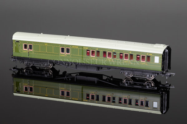 Hornby Model Railways SR Green Maunsell Four Compartment 3rd Class Coach R4394B-0