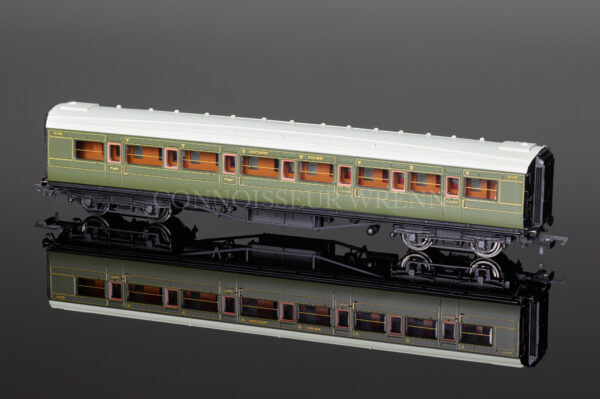 Hornby Model Railways SR Green Maunsell Four Compartment 3rd Class Coach R4299A-3464