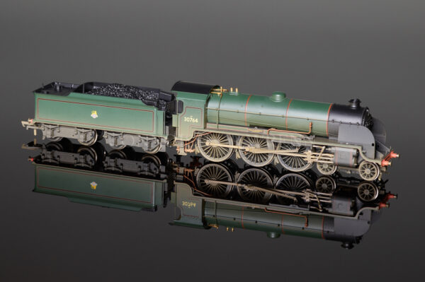 Hornby Model Railways "SIR GAWAIN 30764" Class N15 DCC READY Locomotive R2581-0