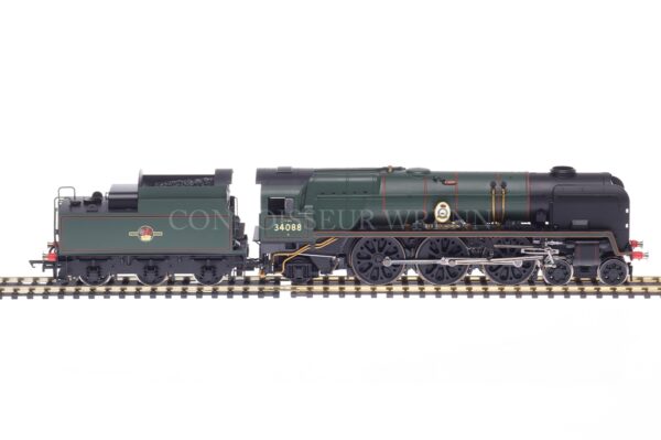 Hornby Model Railways "213 SQUADRON" Battle Britain Class SUPER DETAIL R2607-3644