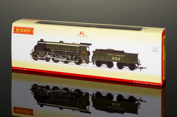 Hornby Railways Southern Green 4-6-0 S15 Class no. 824 R3327-0