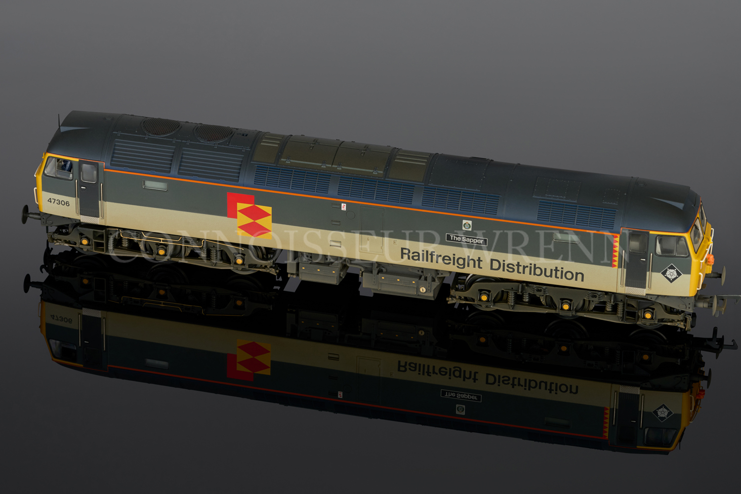 Bachmann Class 47 Diesel 47 306 BR Railfreight Distribution Weathered 32-816Z