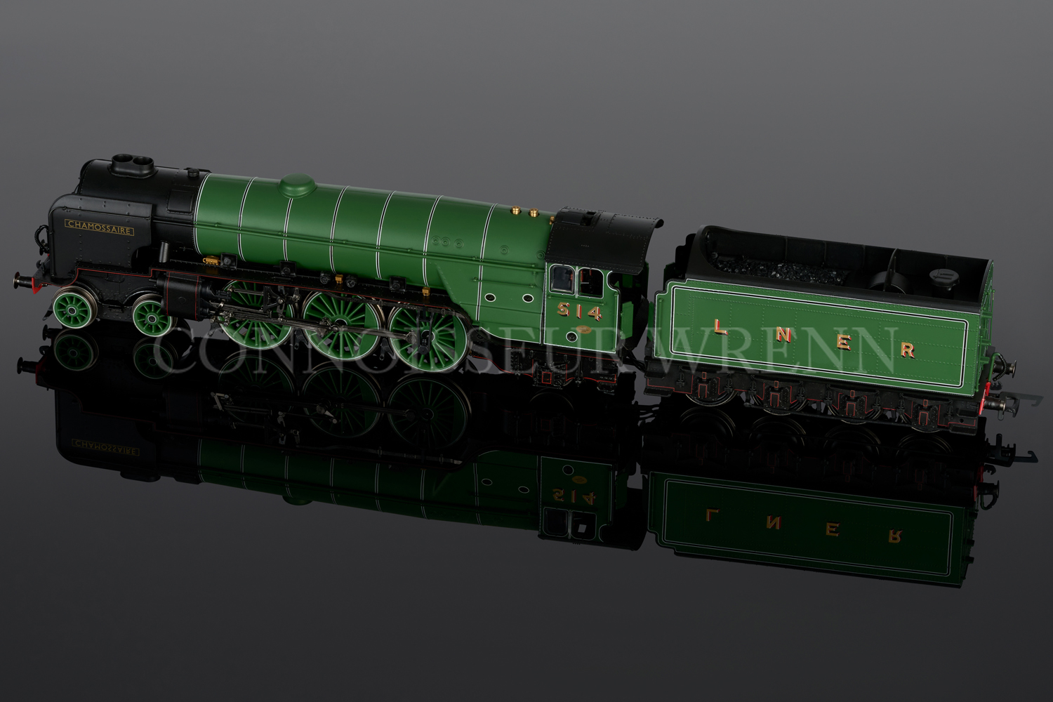 Hornby L.N.E.R 500 Thompson Class A2/3 4-6-2 Chamossaire 514 model R3833 - Image 2