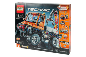 LEGO® Technic™ (Retired 2013) 2 in 1 set Mercedes Benz Unimog U 400 model 8110