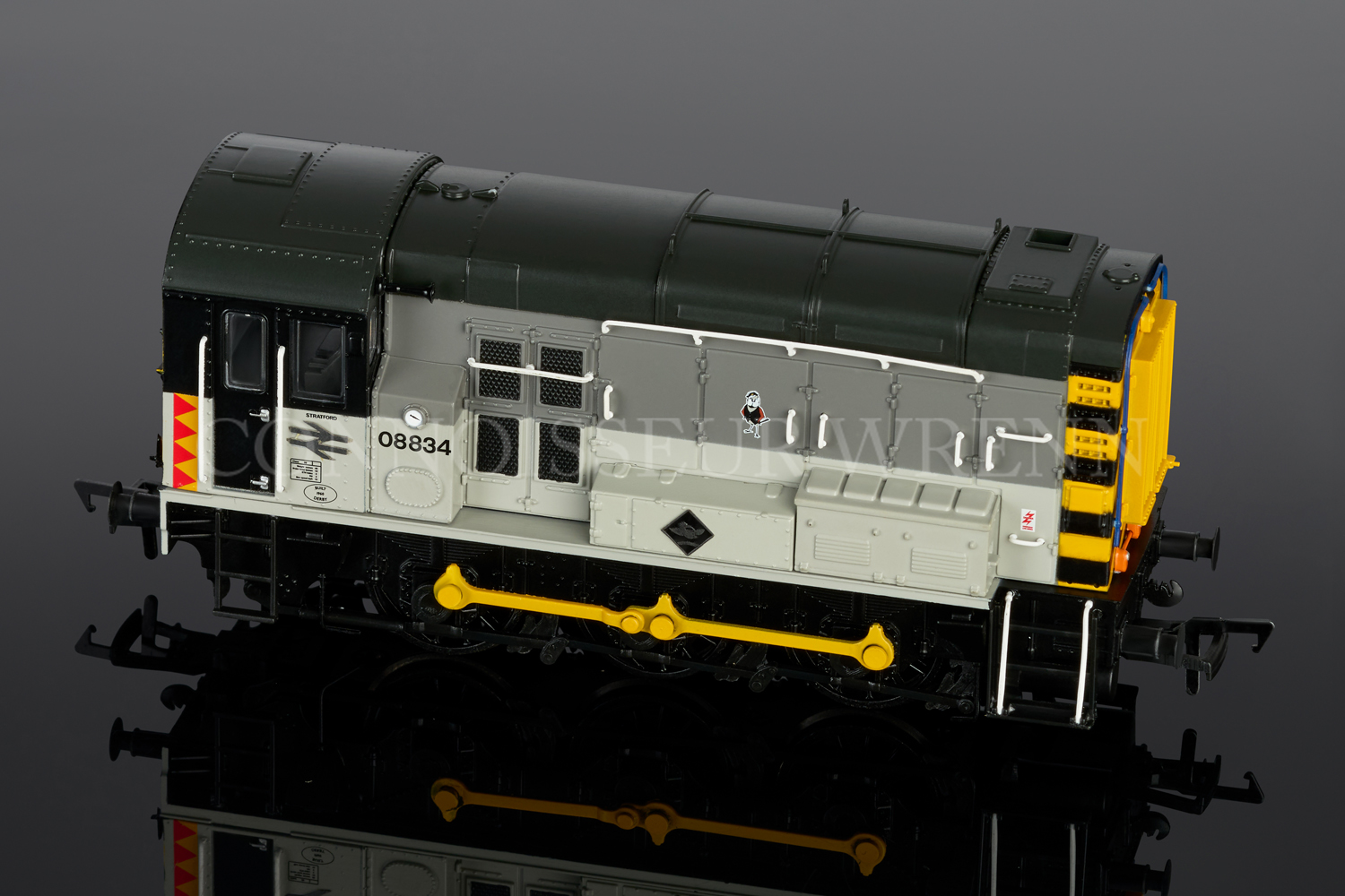 Hornby DCC fitted (no. 834) Class 08 Shunter Diesel Electric RailFreight Distribution 32-122