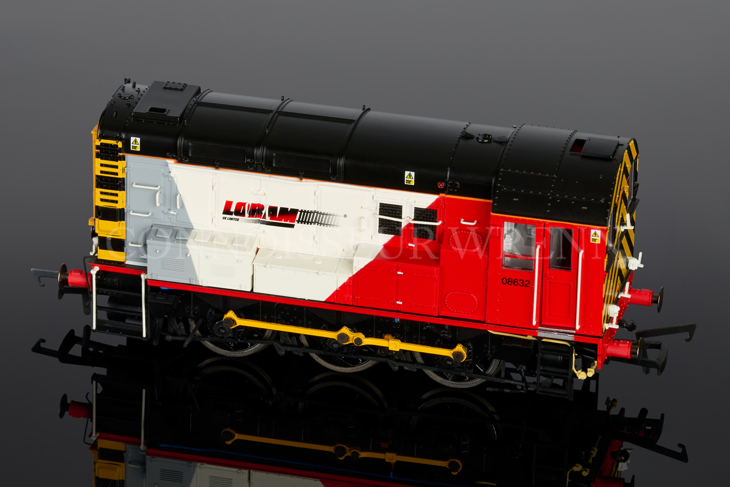 Hornby DCC fitted (no. 320) Class 08 Shunter 0-6-0 Diesel Electric Loram R30142 - Image 2