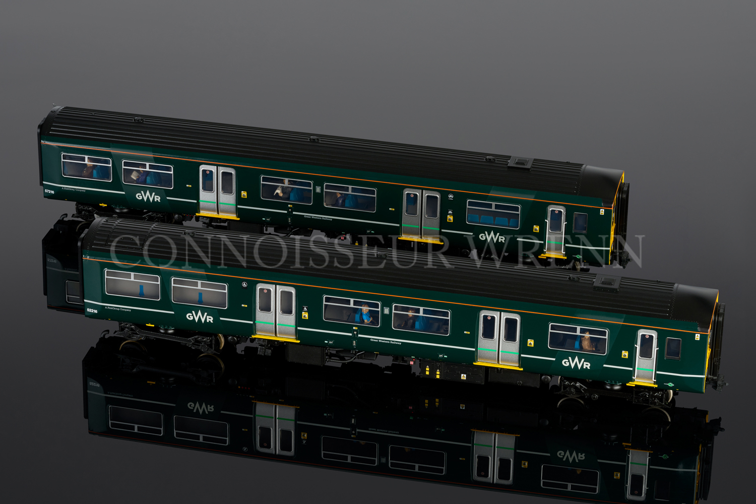 Bachmann DCC ready Class 150/2 2 Car DMU GWR Green fitted Passengers 32-940
